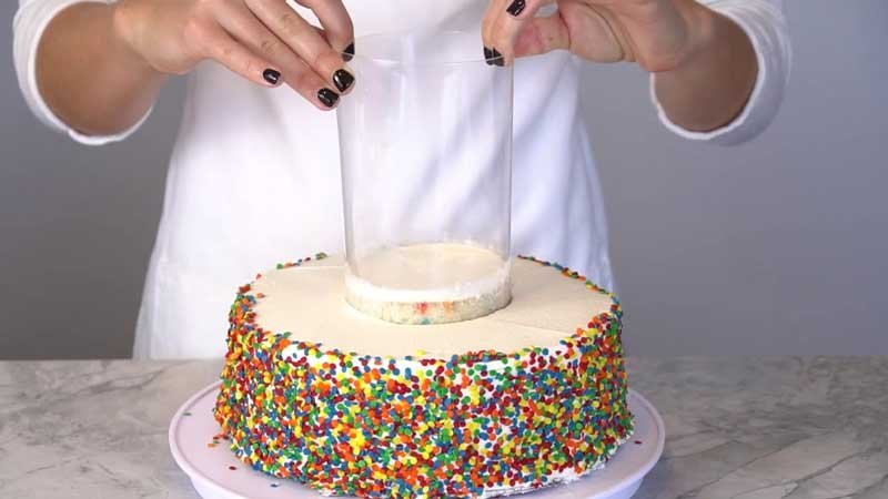 Presentoir A Gateaux Avec Boite Surprise A 90
