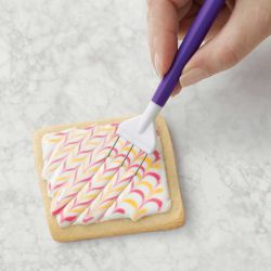 Wilton – Set Décoration Biscuits (3 outils) : Scriber Needle, Peigne 3 dents, Grattoir Silicone