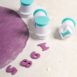 LOYAL Emporte-pièces Mini Chiffres 0–9 avec poussoir – Set de 10 (plastique alimentaire)