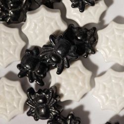 Sprinkle Charms décoratifs Halloween PME – Araignées noires & blanches 25 g