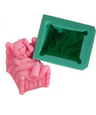 Moule silicone 3D bébé ourson dans son lit avec décors